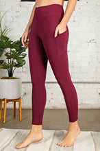 Load image into Gallery viewer, BUTTER SOFT POCKET LEGGINGS (FULL LENGTH WITH SIDE POCKETS)
